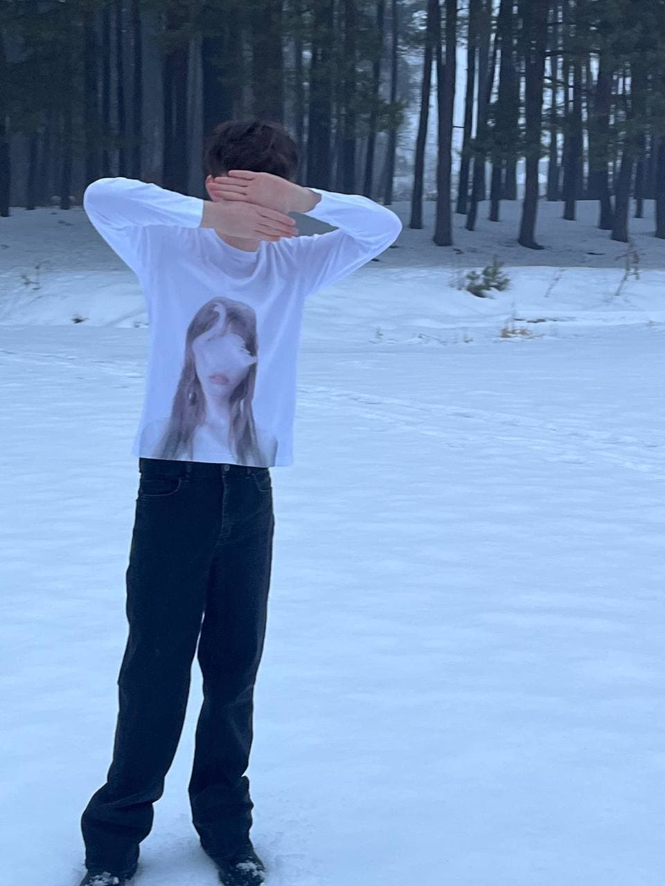 LONGSLEEVE swan photo 2